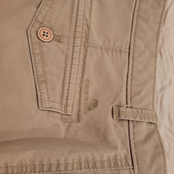 IZOD Saltwater Stretch Men's Tan Cargo Shorts WAIST 34/INSEAM 10.5 - Picture 3 of 4